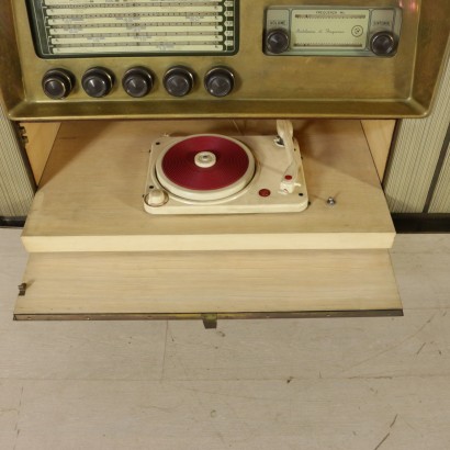 {* $ 0 $ *}, mobile radio, vintage radio, john geloso mobile radio, john jealous, 50's mobile, 50's radio, 50's mobile radio, vintage mobile, modern antique furniture, modern radio