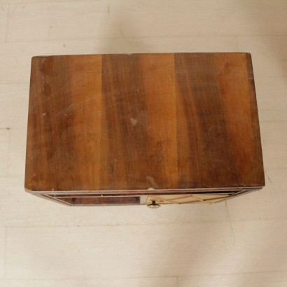 Comodini anni 40 - particolare Comodini anni 40 - particolare