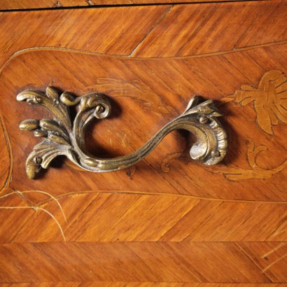 Piccolo secretaire - particolare Piccolo secretaire - particolare