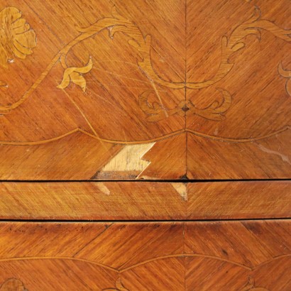 Piccolo secretaire - particolare Piccolo secretaire - particolare