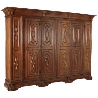 Cabinet in walnut XVIII century.