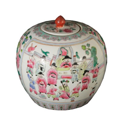 {* $ 0 $ *}, potiche in porcelain, potiche with oriental decorations, potiche with vegetable and animal decorations, potiche with all-round decorations, potiche depicting court scenes, porcelain vase, vase with oriental decorations, vase with decorations plant and animal character, vase with all-round decorations, vase depicting court scenes, Chinese vase, vase from the 1900s, vase from the second half of the 1900s, vase from the end of the 1900s