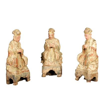 Grupo de tres figuras de madera, dignatarios chinos