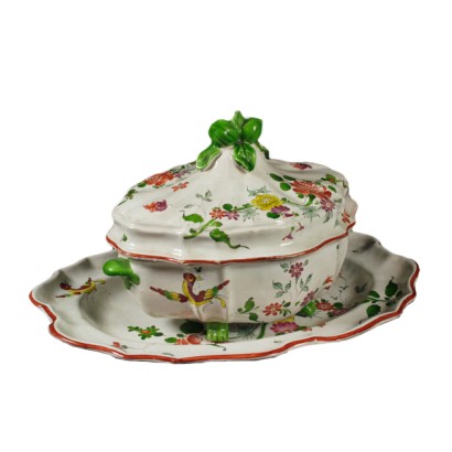Soup tureen with dish