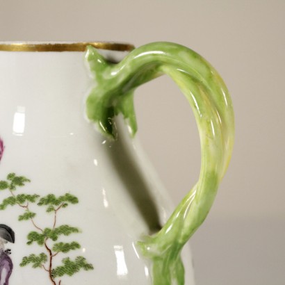 Milk jug in porcelain - particular