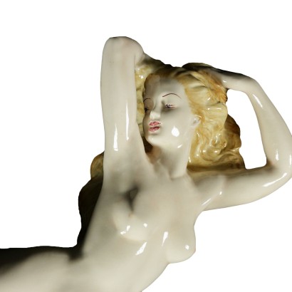 di mano in mano, nudo femminile, scultura femminile, nudo di donna, scultura in ceramica smaltata, donna in ceramica, produzione manna, produzione cia manna, scultura 900