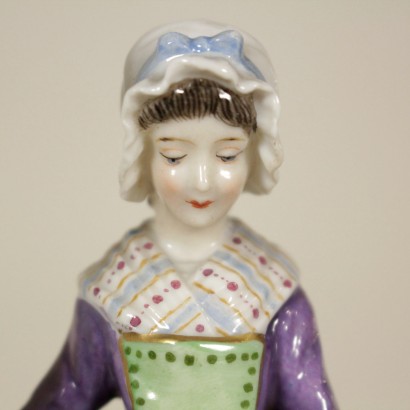 {* $ 0 $ *}, dame avec fille sur le métier à tisser, fille sur le métier à tisser, sculpture en porcelaine, dame sculptée, fille sur le métier à tisser en porcelaine