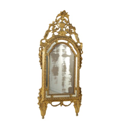 Espejo dorado de estilo neoclásico