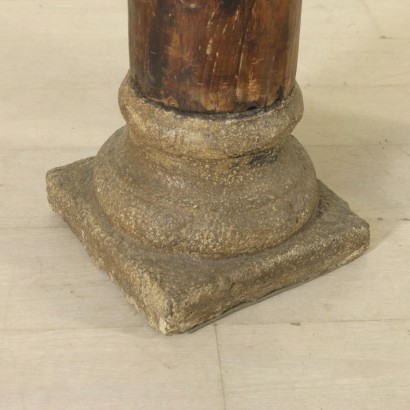 Pair of wooden columns - particular