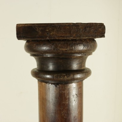 Pair of wooden columns - particular