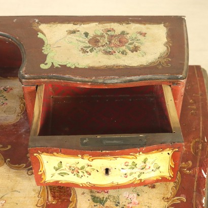 di mano in mano, scrittoio parietale, scrittoio 800, scrittoio fine 800, scrittoio in stile barocchetto, scrittoio laccato, scrittoio antico, scrittoio antiquariato, scrittoio da parete