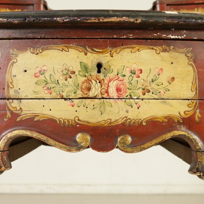 di mano in mano, scrittoio parietale, scrittoio 800, scrittoio fine 800, scrittoio in stile barocchetto, scrittoio laccato, scrittoio antico, scrittoio antiquariato, scrittoio da parete