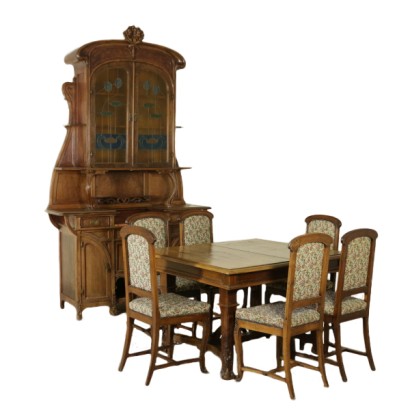 {* $ 0 $ *}, elegant room, liberty room, vintage room, design room, moving room, carved room, room with sideboard, room with extendable table, room with six chairs, Italian room, walnut room, dining room 90s, room of the 900, room of the twentieth century Art Nouveau table, Art Nouveau chairs, high sideboard, sideboard with artistic glass, sideboard with marble, upholstered chairs