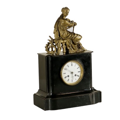 {* $ 0 $ *}, horloge de table, horloge de table, horloge ancienne, horloge ancienne, horloge en bronze, horloge 800, horloge 900, horloge fin XIXe siècle, horloge en bois, allégorie de la musique