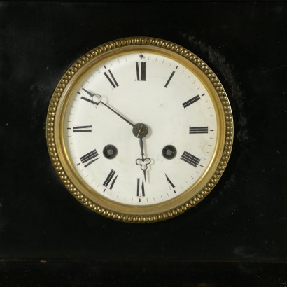 {* $ 0 $ *}, horloge de table, horloge de table, horloge ancienne, horloge ancienne, horloge en bronze, horloge 800, horloge 900, horloge fin XIXe siècle, horloge en bois, allégorie de la musique
