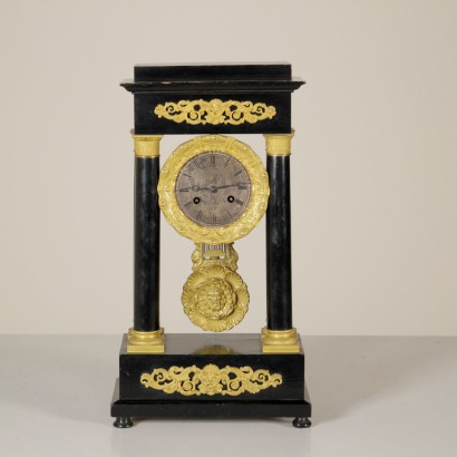 {* $ 0 $ *}, horloge à pendule, horloge de temple, horloge de table, horloge antique, horloge antique, horloge en bronze, petite horloge de temple, horloge 900, horloge en bois