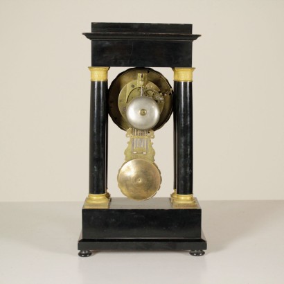 {* $ 0 $ *}, horloge à pendule, horloge de temple, horloge de table, horloge antique, horloge antique, horloge en bronze, petite horloge de temple, horloge 900, horloge en bois