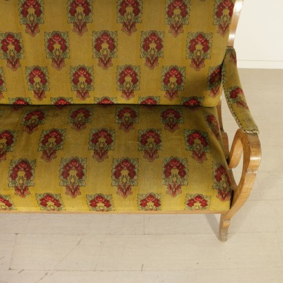 Elegantes Biedermeier-Serpentinsofa Österreich 19. Jahrhundert