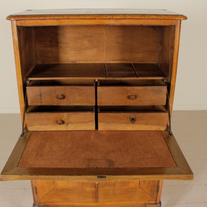 Secretaire in walnut - detail