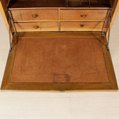 Secretaire in walnut - detail