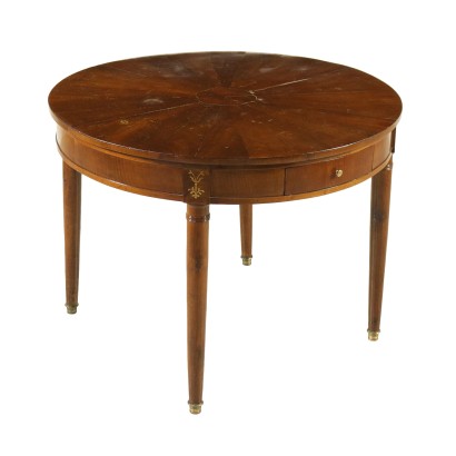 di mano in mano, tavolo tondo in stile, tavolo tondo, tavolo in stile, tavolo 900, tavolo metà 900, tavolo antico, tavolo antiquariato