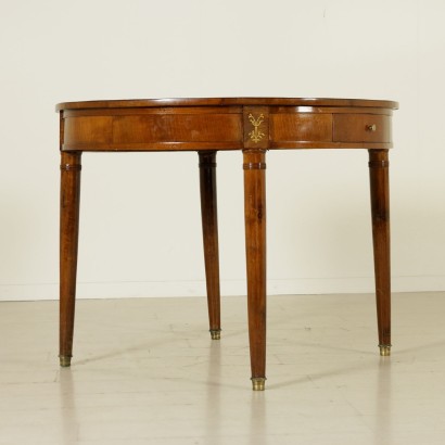 di mano in mano, tavolo tondo in stile, tavolo tondo, tavolo in stile, tavolo 900, tavolo metà 900, tavolo antico, tavolo antiquariato
