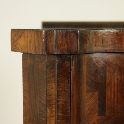 Sideboard mit konvexem Frontdetail