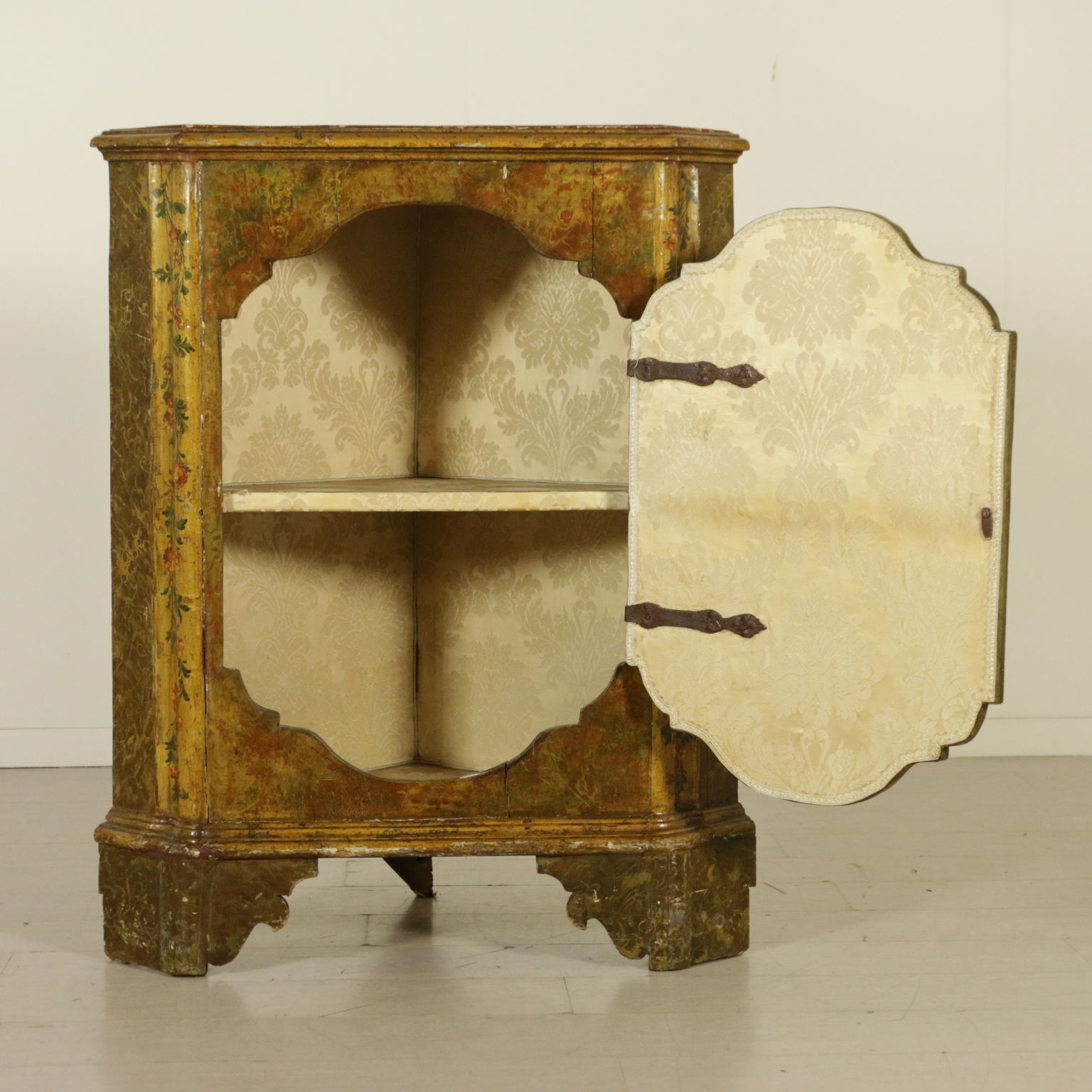 Corner to arte povera - Corner cupboards - Antiques - dimanoinmano.it Corner to arte povera - Corner cupboards - Antiques - dimanoinmano.it