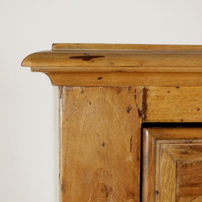 Chest of drawers with six drawers - detail