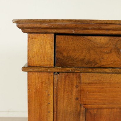 Credenza tre ante-particolare