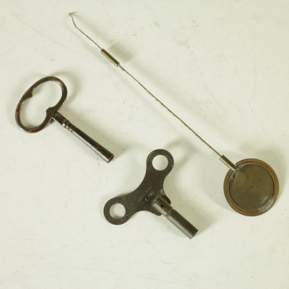 Pendulum clock from table-detail