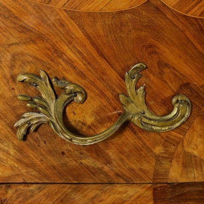 French Late Baroque chest of drawers - detail