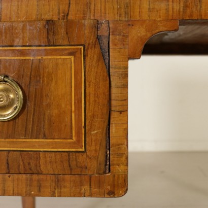 A work desk and a Neoclassical style by the centre-especially