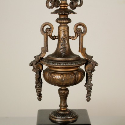 Reloj de la chimenea con el candelabro-particular