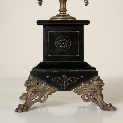Reloj de la chimenea con el candelabro-particular