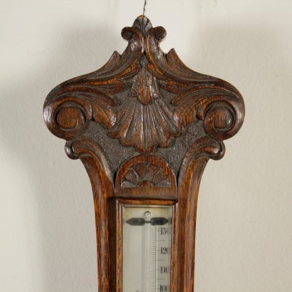 Barometer in holz-detail