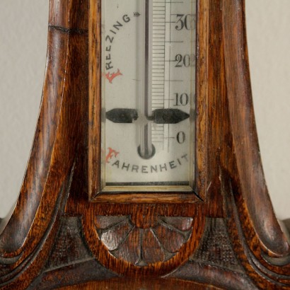 Barometer in holz-detail