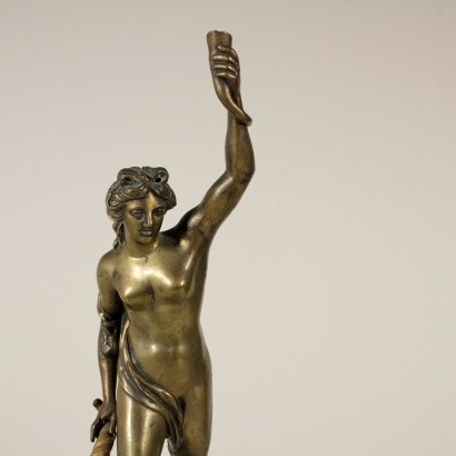 Vittoria, Statua in Bronzo-particolare