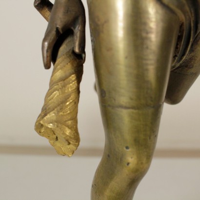 Vittoria, Statua in Bronzo-particolare