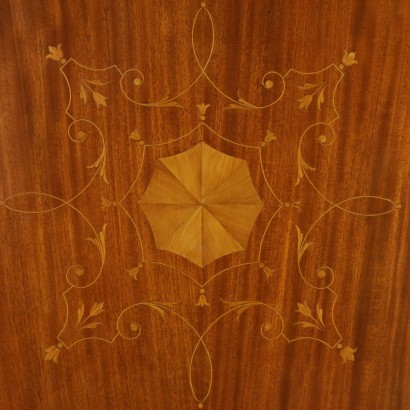 A Round table Inlaid-particular