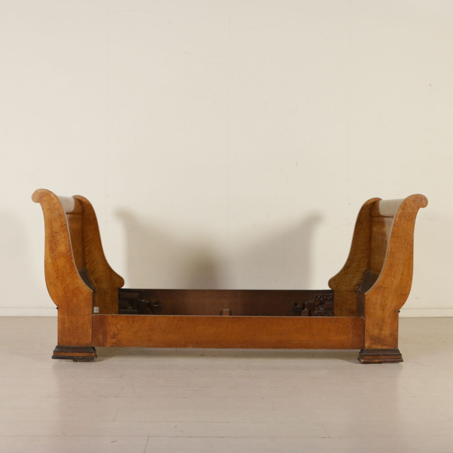 Letto a Barca Carlo X - Letti e testate - Antiquariato - dimanoinmano.it Letto a Barca Carlo X - Letti e testate - Antiquariato - dimanoinmano.it