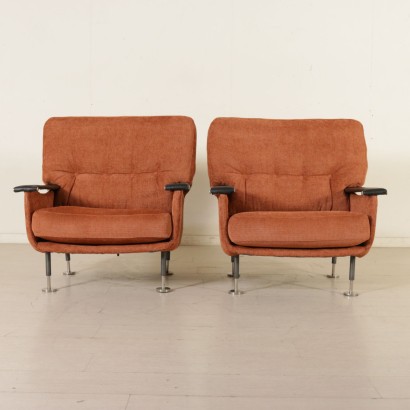 antigüedades modernas, antigüedades de diseño moderno, sillón, sillón de antigüedades modernas, sillón de antigüedades modernas, sillón italiano, sillón vintage, sillón de los años 60, sillón de diseño de los años 60, sillones con reposapiés.