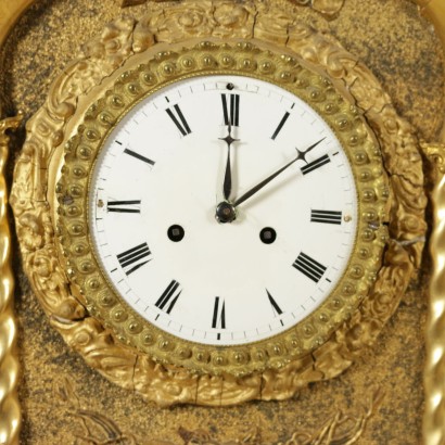 Uhr mit Pendel, Wand-detail