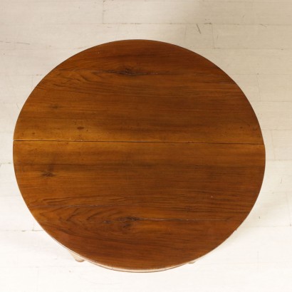 Round table is Extendable-the particular