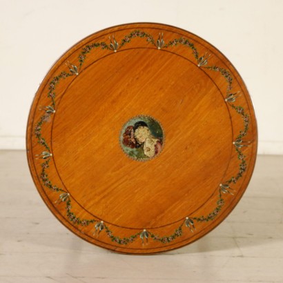 antiquités, table basse, tables basses anciennes, table basse ancienne, ancienne table basse anglaise, table basse ancienne, table basse néoclassique, table basse des années 900, table ronde, table ronde anglaise.
