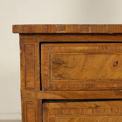 Chest of drawers in the Neoclassical-particular