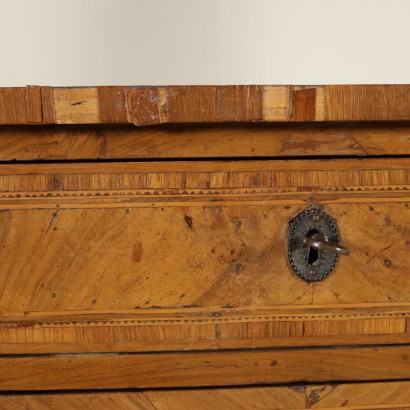 Chest of drawers in the Neoclassical-particular