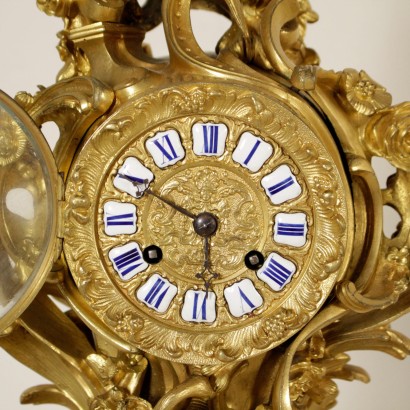 Horloge d'appui Style Rococo Bronze Métal émaillé Fer 'Pons 1927.'