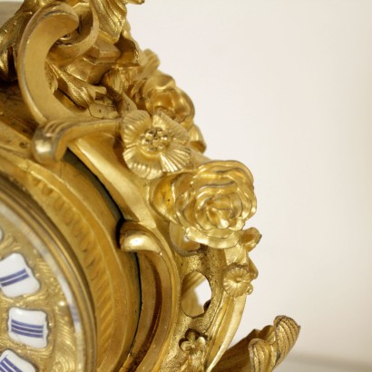 Horloge d'appui Style Rococo Bronze Métal émaillé Fer 'Pons 1927.'