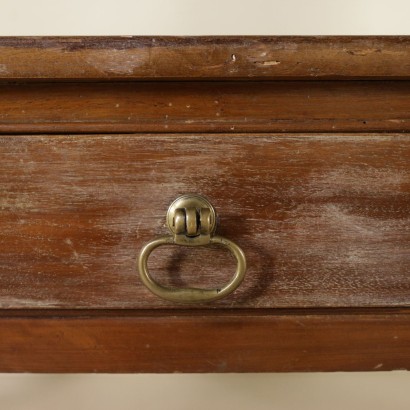 Large dining Table in Walnut-detail